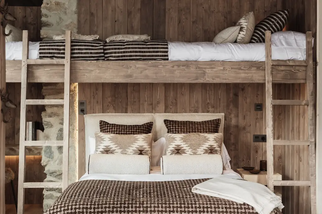 Cama de matrimonio con litera de madera