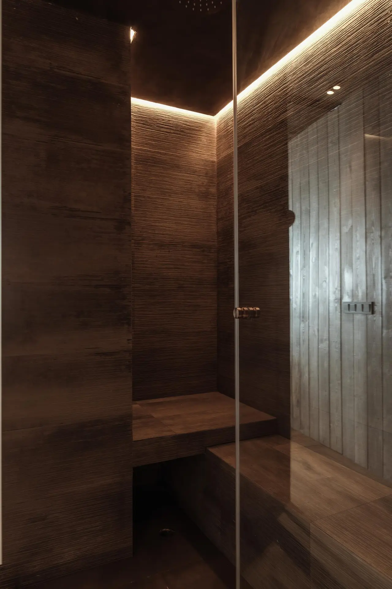Hammam privado revestido de madera