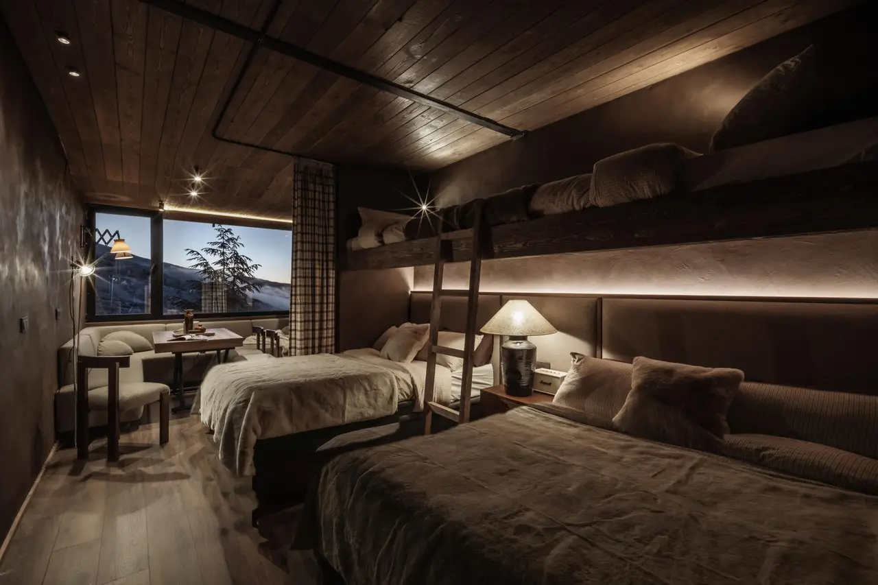 Living and sleeping area in Suite Nevada